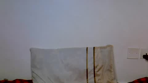 Snapshot of queenbest chatting on 06-12-26, 03:16 Cindy Melahnin online show from 06-12-26, 03:16