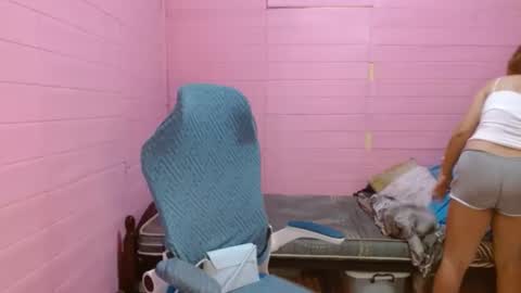 Snapshot of queenboba chatting on 10-19-25, 11:11 queen online show from 10-19-25, 11:11