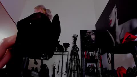 Misscatsnow online show from 02-04-26, 02:06