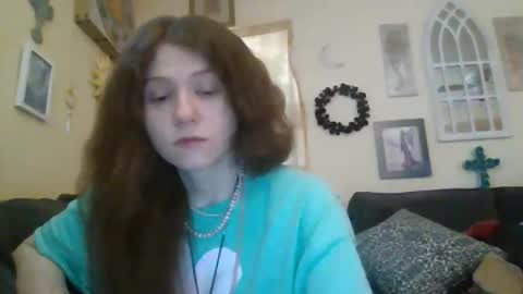 queencrimsonlvx online show from 04-30-26, 10:36