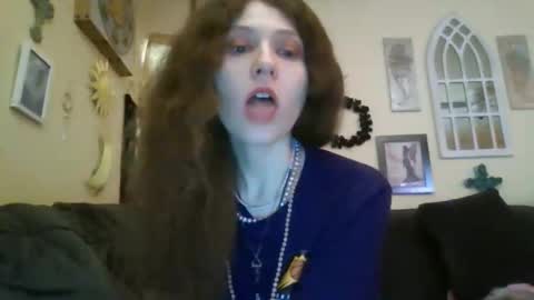 queencrimsonlvx online show from 05-08-26, 11:15