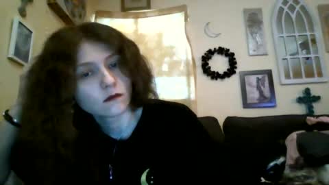 queencrimsonlvx online show from 06-14-26, 03:08