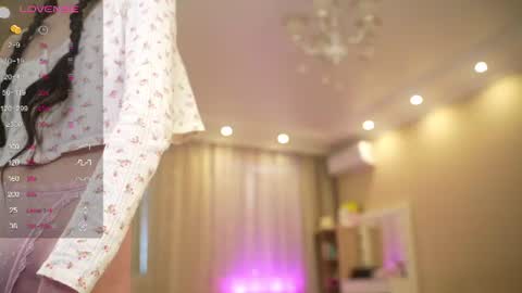 Nelly  INSTA  queenelia  online show from 06-24-26, 09:41