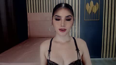 queenemeraldts online show from 12-25-24, 04:22