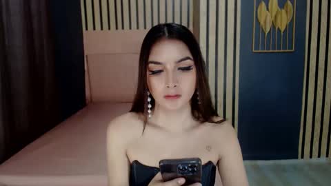 queenemeraldts online show from 01-22-25, 05:05