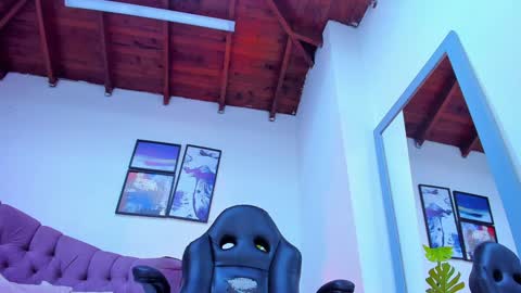 Queen online show from 12-26-24, 10:41