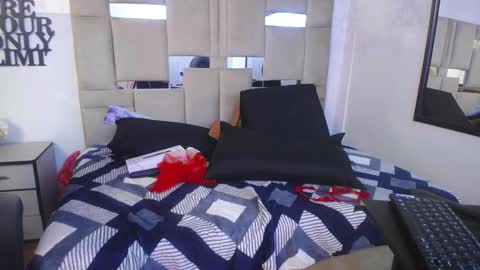 Snapshot of queenjenn__ chatting on 12-14-24, 12:11 QUEENJEENN online show from 12-14-24, 12:11