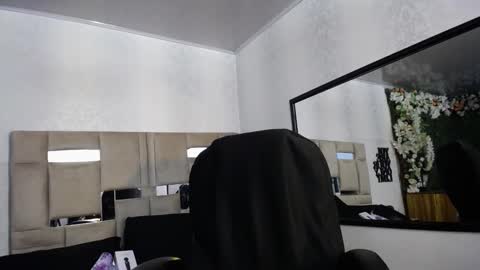 Snapshot of queenjenn__ chatting on 01-13-25, 06:49 QUEENJEENN online show from 01-13-25, 06:49