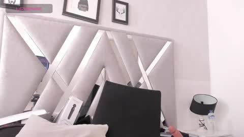 Snapshot of queenjenn__ chatting on 01-18-25, 09:34 QUEENJEENN online show from 01-18-25, 09:34