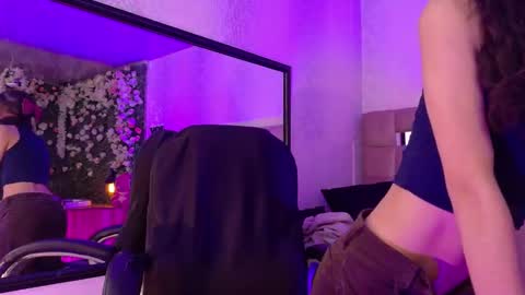 Snapshot of queenjenn__ chatting on 09-24-25, 06:06 QUEENJEENN online show from 09-24-25, 06:06