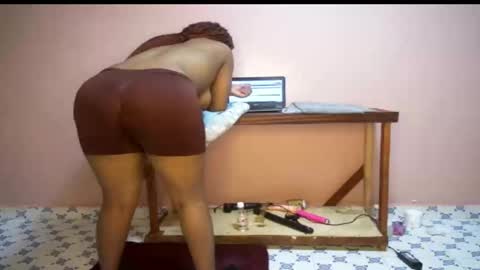 Snapshot of queenkiah chatting on 02-23-25, 01:13 Nina online show from 02-23-25, 01:13