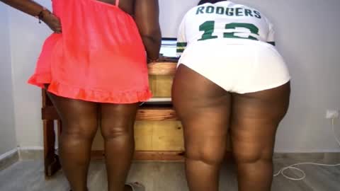 Snapshot of queenkiah chatting on 10-15-25, 02:39 Nina online show from 10-15-25, 02:39