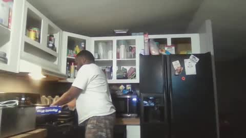 Queen N King Fun Night online show from 02-14-25, 05:19