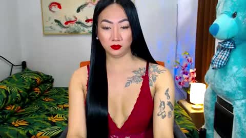 QUEEN online show from 01-30-25, 06:13