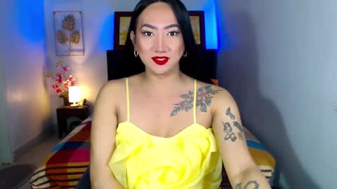 QUEEN online show from 02-04-25, 02:07