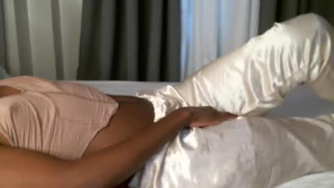 queenninaa online show from 07-04-26, 08:48