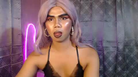 queenpinayebony_xx online show from 04-25-26, 01:41