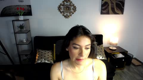Snapshot of queenpink777 chatting on 12-19-24, 07:07 Rose online show from 12-19-24, 07:07