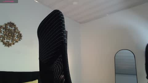 Snapshot of queenpink777 chatting on 12-29-24, 12:45 Rose online show from 12-29-24, 12:45