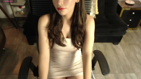 Snapshot of queenpink777 chatting on 01-05-25, 01:26 Rose online show from 01-05-25, 01:26