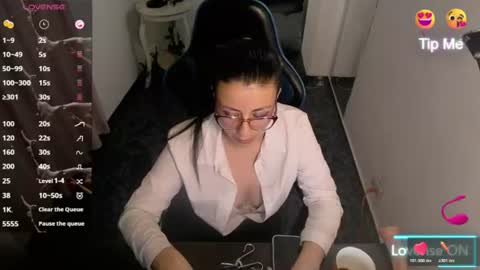 queenrose94 online show from 06-18-26, 09:30
