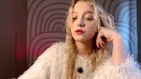 Snapshot of queenserenaaa chatting on 06-14-26, 02:30 Serena XoXo online show from 06-14-26, 02:30