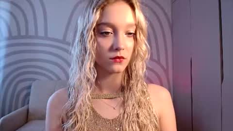 Snapshot of queenserenaaa chatting on 06-26-26, 09:14 Serena XoXo online show from 06-26-26, 09:14