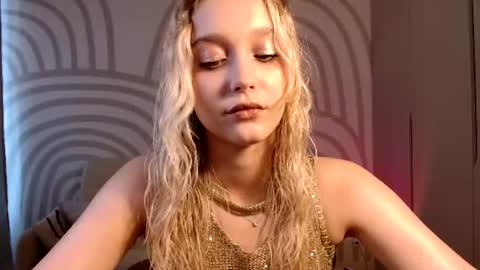 Snapshot of queenserenaaa chatting on 07-06-26, 02:03 Serena XoXo online show from 07-06-26, 02:03