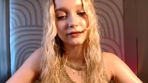 Snapshot of queenserenaaa chatting on 07-06-26, 03:03 Serena XoXo online show from 07-06-26, 03:03