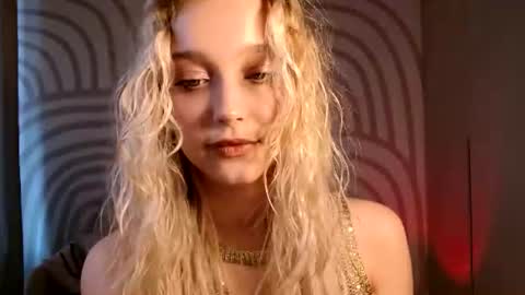 Snapshot of queenserenaaa chatting on 07-07-26, 12:09 Serena XoXo online show from 07-07-26, 12:09
