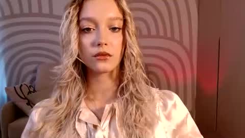 Snapshot of queenserenaaa chatting on 08-09-26, 01:27 Serena XoXo online show from 08-09-26, 01:27