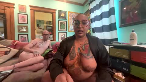 Queen Hilarity online show from 03-18-26, 08:45