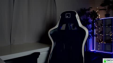 Snapshot of queensy_sins_x chatting on 01-11-26, 01:38 Queensy online show from 01-11-26, 01:38