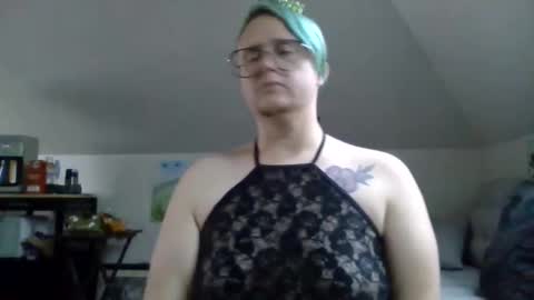 Snapshot of queerlyjaz chatting on 09-11-25, 05:46 queerlyjaz online show from 09-11-25, 05:46
