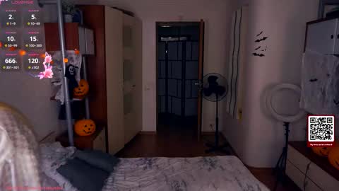 Snapshot of quennabrucker chatting on 10-06-25, 04:10 Tate online show from 10-06-25, 04:10