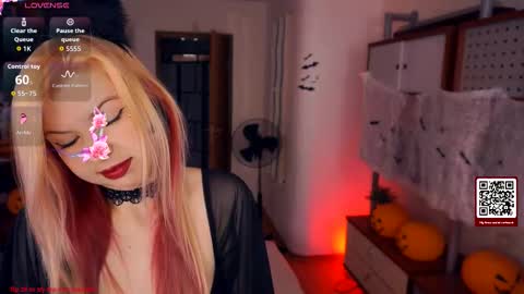 Snapshot of quennabrucker chatting on 10-18-25, 04:15 Tate online show from 10-18-25, 04:15