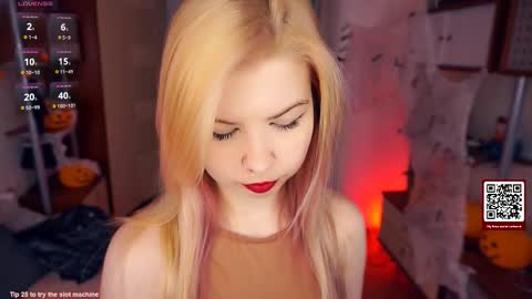 Snapshot of quennabrucker chatting on 11-03-25, 04:25 Tate online show from 11-03-25, 04:25