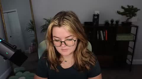 Snapshot of quervoqueen1 chatting on 09-26-25, 03:43 Bri online show from 09-26-25, 03:43