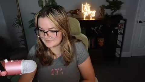 Snapshot of quervoqueen1 chatting on 10-15-25, 02:33 Bri online show from 10-15-25, 02:33