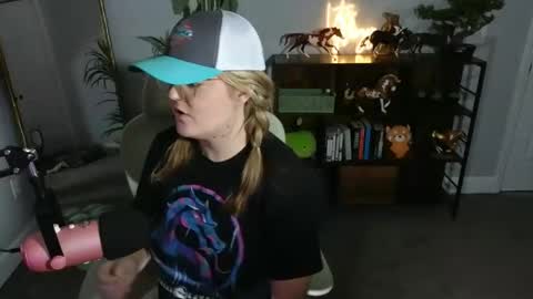 Snapshot of quervoqueen1 chatting on 11-04-25, 03:16 Bri online show from 11-04-25, 03:16