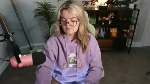 Snapshot of quervoqueen1 chatting on 11-15-25, 03:04 Bri online show from 11-15-25, 03:04