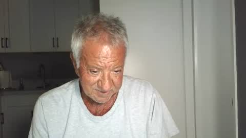 Snapshot of quest_one chatting on 06-21-26, 05:32 Jim online show from 06-21-26, 05:32