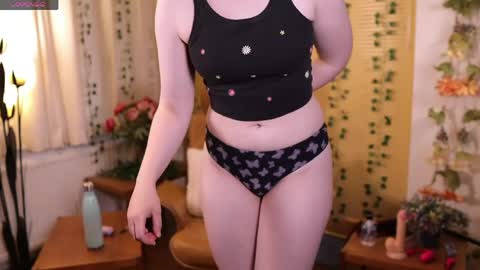 Snapshot of quinnrmonroe chatting on 06-05-26, 06:46 QuinnMonroe online show from 06-05-26, 06:46