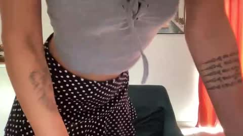 Snapshot of quinnyelena chatting on 10-20-25, 10:59 Quinnyelena online show from 10-20-25, 10:59