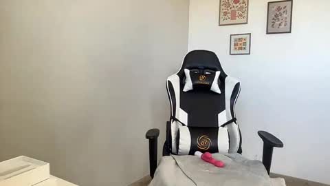 Snapshot of quinnyelena chatting on 10-30-25, 09:22 Quinnyelena online show from 10-30-25, 09:22