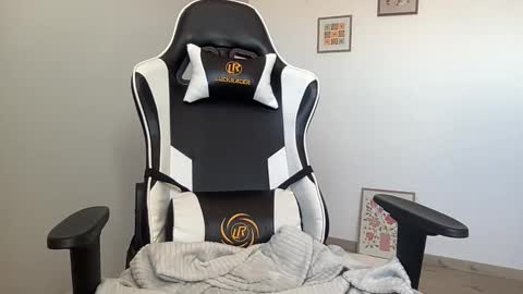 Snapshot of quinnyelena chatting on 11-05-25, 10:59 Quinnyelena online show from 11-05-25, 10:59