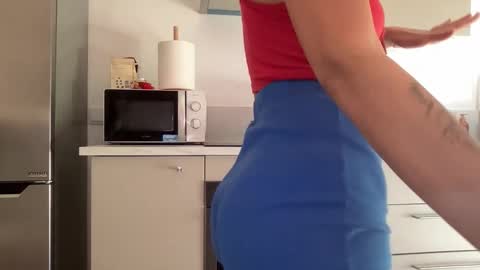 Snapshot of quinnyelena chatting on 11-19-25, 11:32 Quinnyelena online show from 11-19-25, 11:32