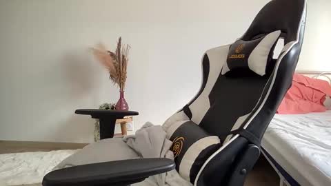 Snapshot of quinnyelena chatting on 12-16-25, 11:37 Quinnyelena online show from 12-16-25, 11:37