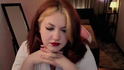 Snapshot of qweenheart chatting on 02-12-26, 05:24 try to guess 3 online show from 02-12-26, 05:24