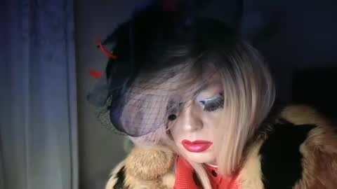 Snapshot of qweenviva chatting on 01-10-25, 12:27 ViVaLuvLicious online show from 01-10-25, 12:27